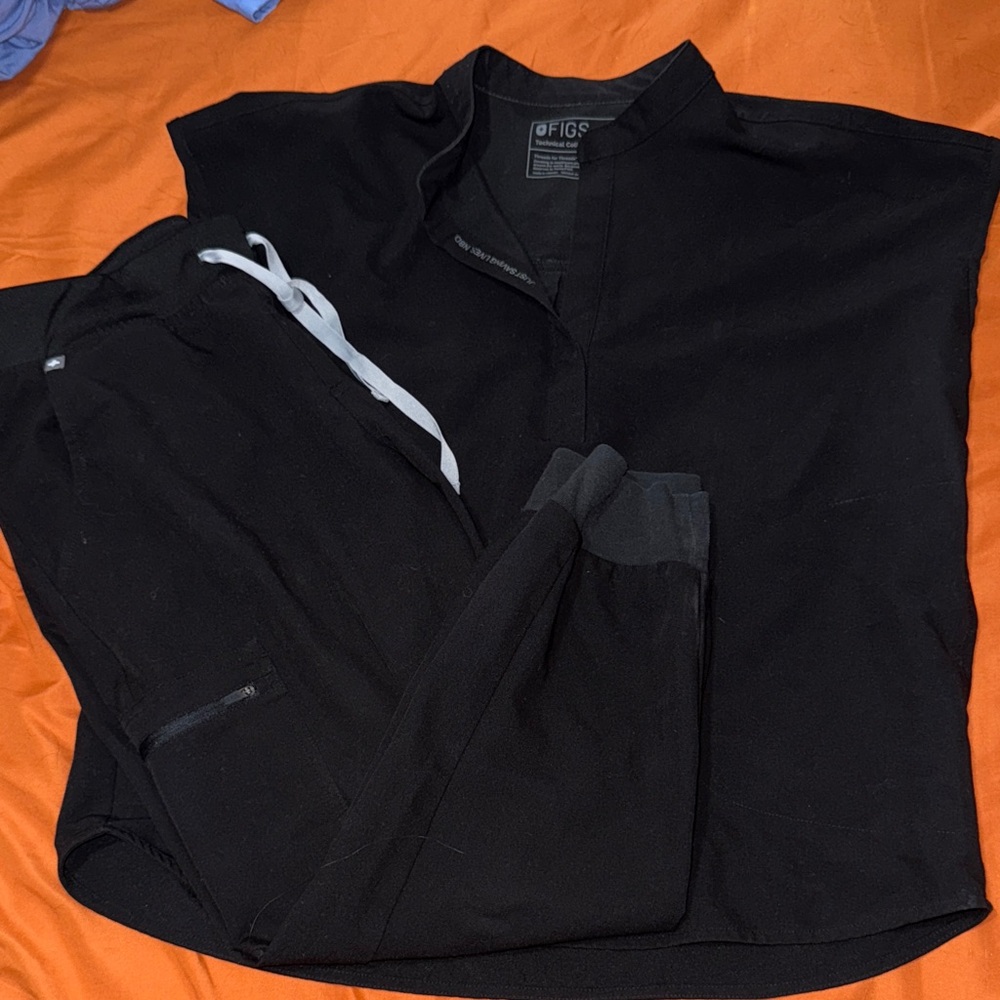 Figs Jet Black Scrub Ensemble